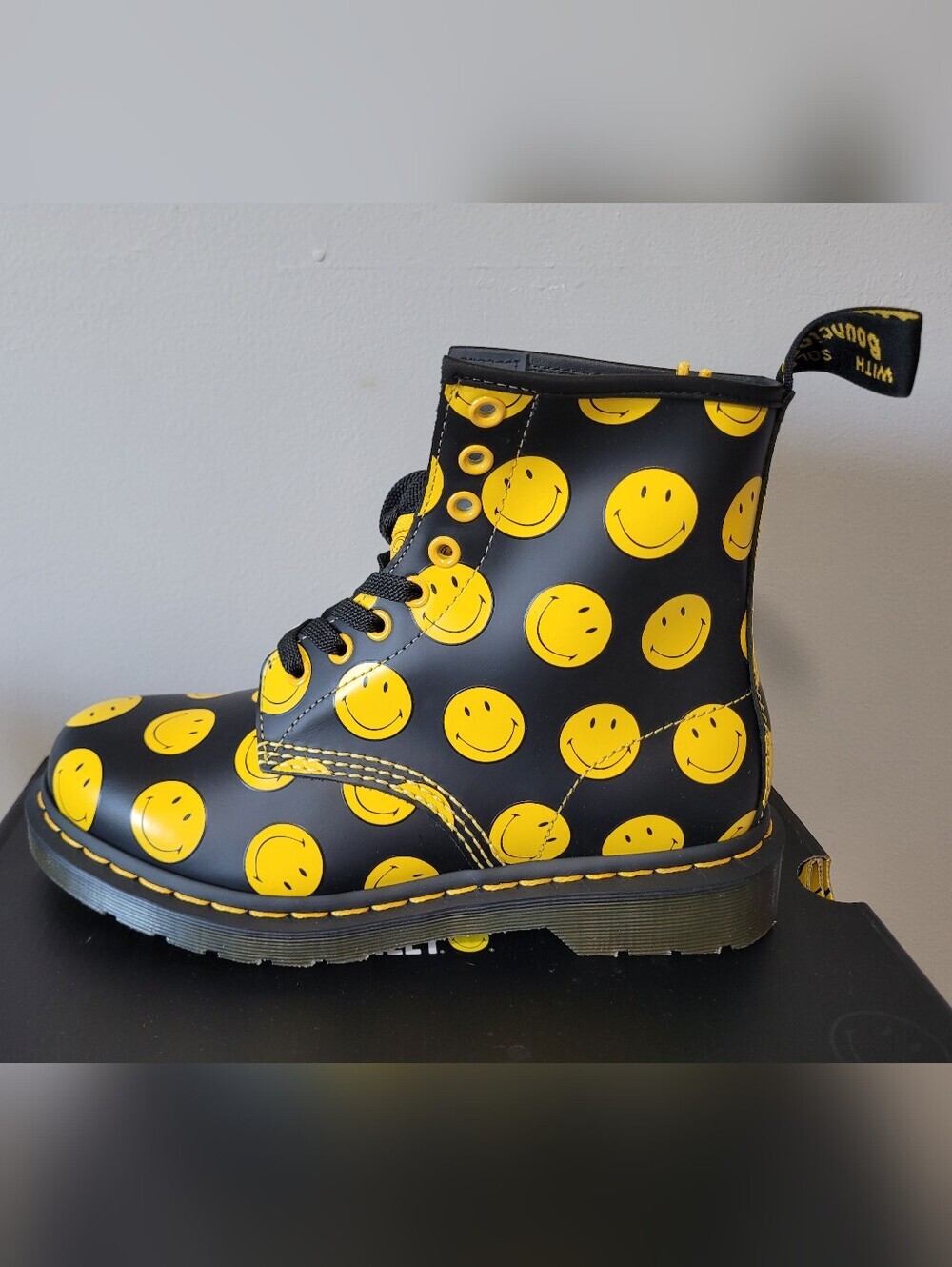 Dr. Martens x Smiley 1460 8-Eye Smooth Leather Lace-Up Boots, BNIB, Size 8 - Picture 5 of 12